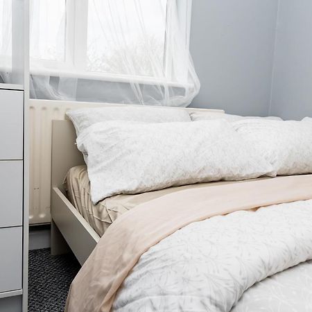 Shirley House 2, Self Catering Guest House, Self Check In, Smart Locks, 10 Min Walk To Southampton General, Aspire And Princess Anne Hospitals, Access To Fully Equipped Kitchen, Excellent Transport Links, Ideal For Longer Stays And Hospital Shifts מראה חיצוני תמונה