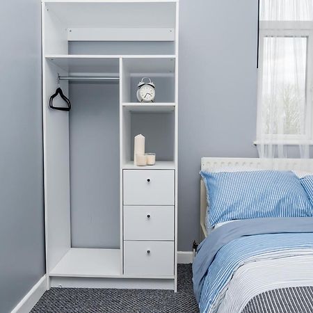 Shirley House 2, Self Catering Guest House, Self Check In, Smart Locks, 10 Min Walk To Southampton General, Aspire And Princess Anne Hospitals, Access To Fully Equipped Kitchen, Excellent Transport Links, Ideal For Longer Stays And Hospital Shifts מראה חיצוני תמונה