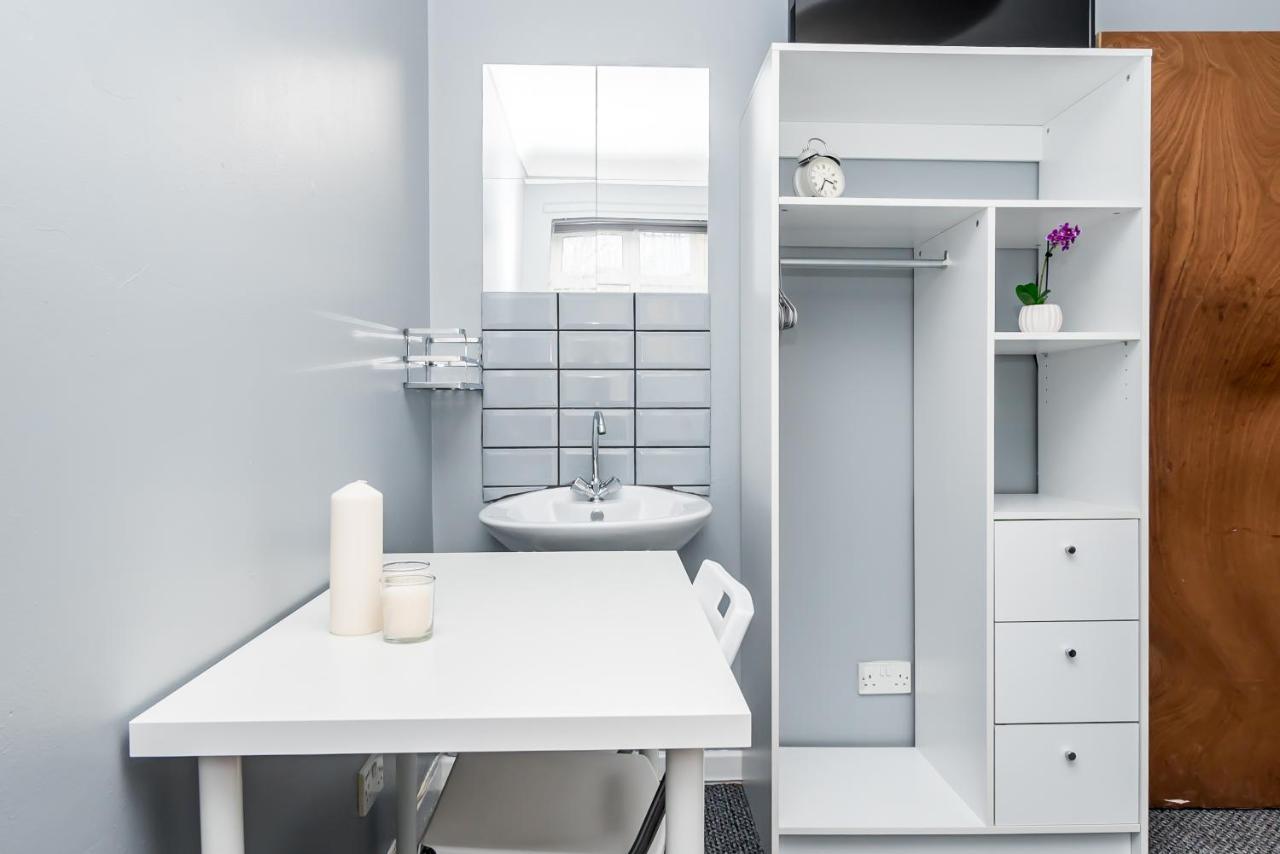 Shirley House 2, Self Catering Guest House, Self Check In, Smart Locks, 10 Min Walk To Southampton General, Aspire And Princess Anne Hospitals, Access To Fully Equipped Kitchen, Excellent Transport Links, Ideal For Longer Stays And Hospital Shifts מראה חיצוני תמונה