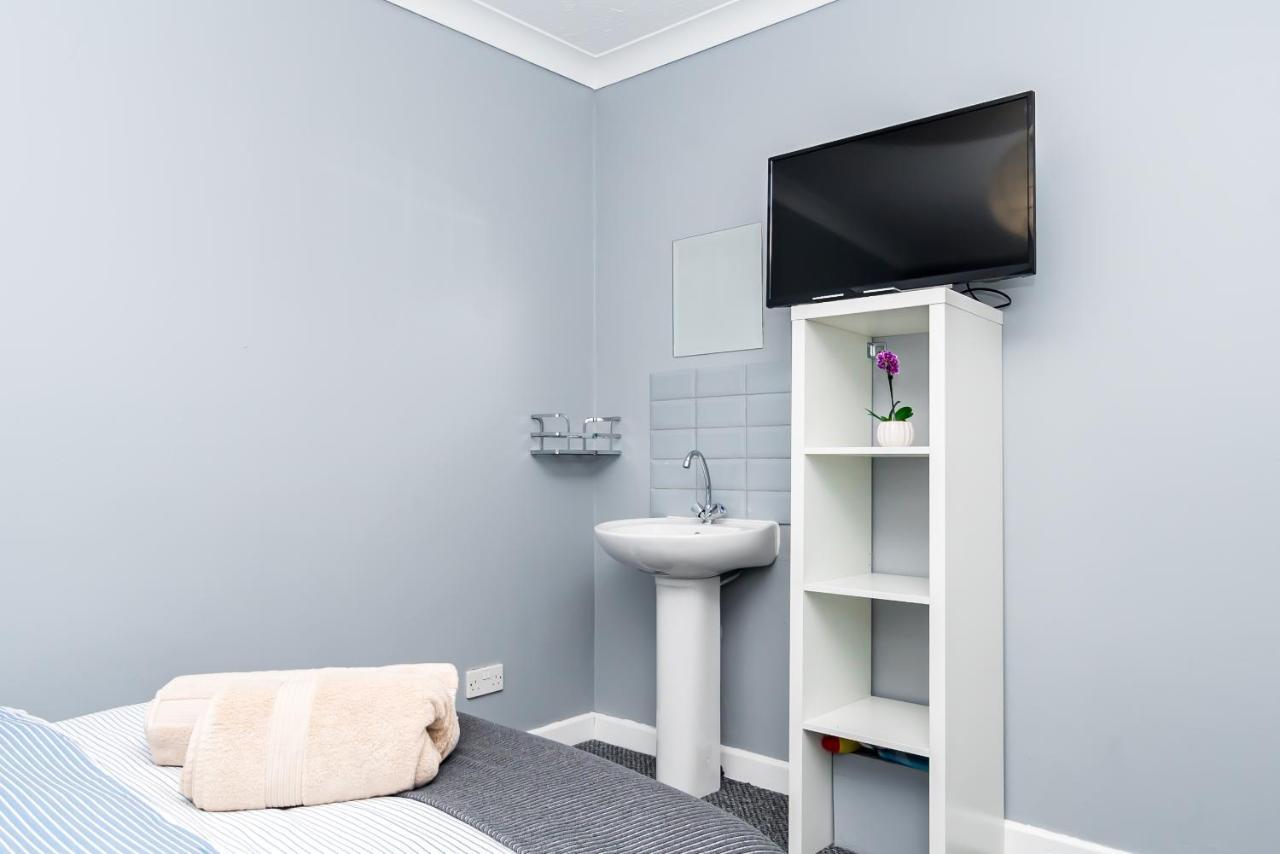 Shirley House 2, Self Catering Guest House, Self Check In, Smart Locks, 10 Min Walk To Southampton General, Aspire And Princess Anne Hospitals, Access To Fully Equipped Kitchen, Excellent Transport Links, Ideal For Longer Stays And Hospital Shifts מראה חיצוני תמונה