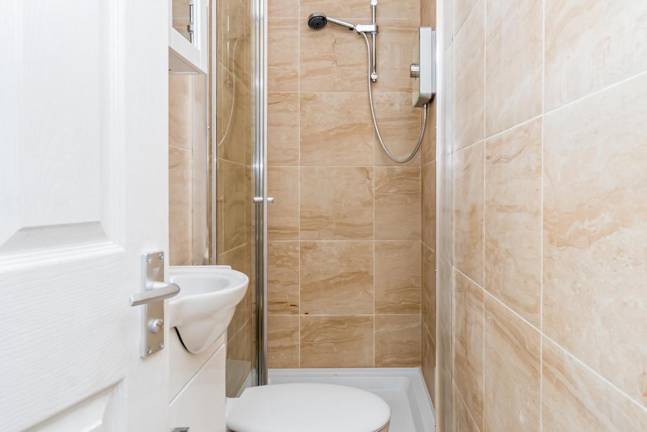 Shirley House 2, Self Catering Guest House, Self Check In, Smart Locks, 10 Min Walk To Southampton General, Aspire And Princess Anne Hospitals, Access To Fully Equipped Kitchen, Excellent Transport Links, Ideal For Longer Stays And Hospital Shifts מראה חיצוני תמונה