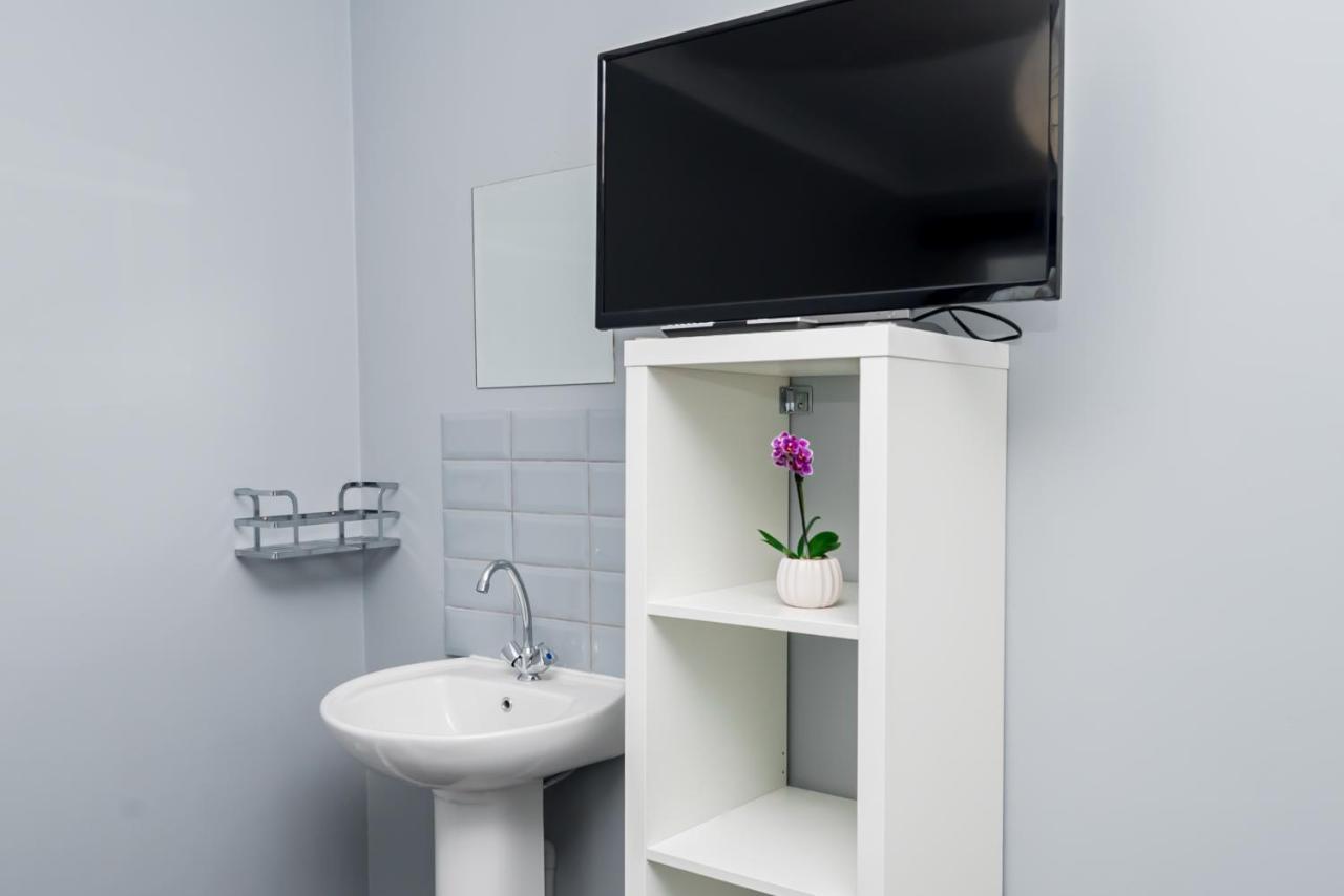 Shirley House 2, Self Catering Guest House, Self Check In, Smart Locks, 10 Min Walk To Southampton General, Aspire And Princess Anne Hospitals, Access To Fully Equipped Kitchen, Excellent Transport Links, Ideal For Longer Stays And Hospital Shifts מראה חיצוני תמונה