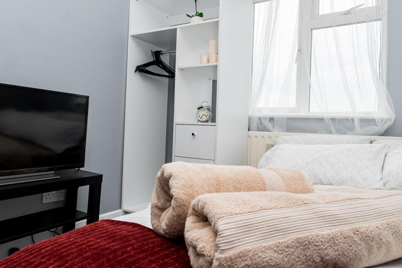 Shirley House 2, Self Catering Guest House, Self Check In, Smart Locks, 10 Min Walk To Southampton General, Aspire And Princess Anne Hospitals, Access To Fully Equipped Kitchen, Excellent Transport Links, Ideal For Longer Stays And Hospital Shifts מראה חיצוני תמונה