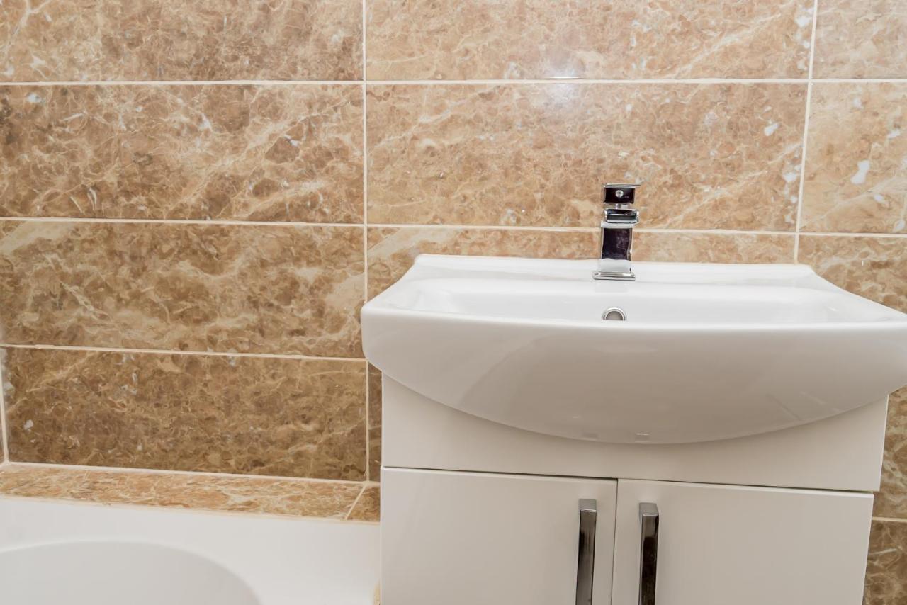Shirley House 2, Self Catering Guest House, Self Check In, Smart Locks, 10 Min Walk To Southampton General, Aspire And Princess Anne Hospitals, Access To Fully Equipped Kitchen, Excellent Transport Links, Ideal For Longer Stays And Hospital Shifts מראה חיצוני תמונה