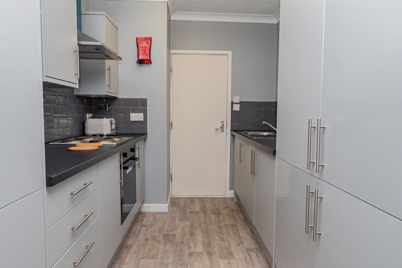 Shirley House 2, Self Catering Guest House, Self Check In, Smart Locks, 10 Min Walk To Southampton General, Aspire And Princess Anne Hospitals, Access To Fully Equipped Kitchen, Excellent Transport Links, Ideal For Longer Stays And Hospital Shifts מראה חיצוני תמונה