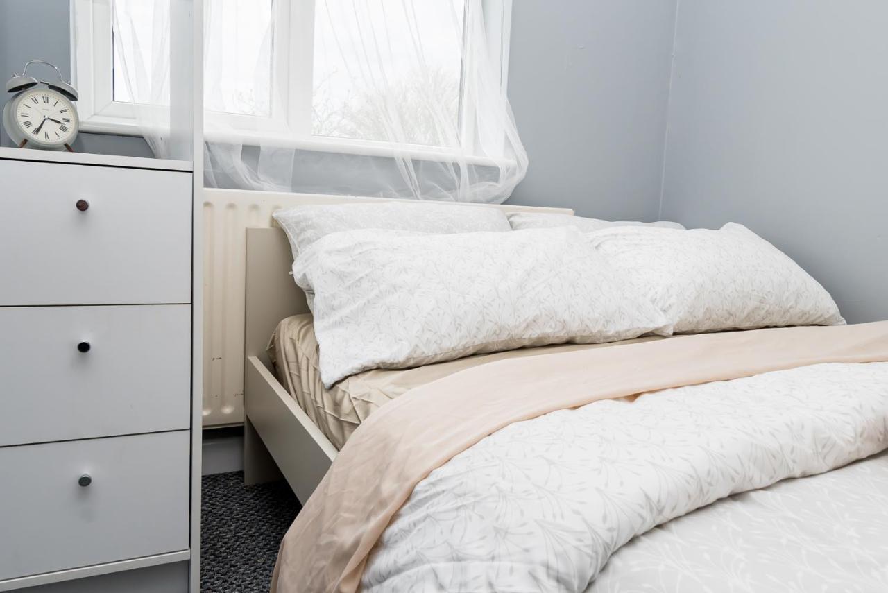 Shirley House 2, Self Catering Guest House, Self Check In, Smart Locks, 10 Min Walk To Southampton General, Aspire And Princess Anne Hospitals, Access To Fully Equipped Kitchen, Excellent Transport Links, Ideal For Longer Stays And Hospital Shifts מראה חיצוני תמונה
