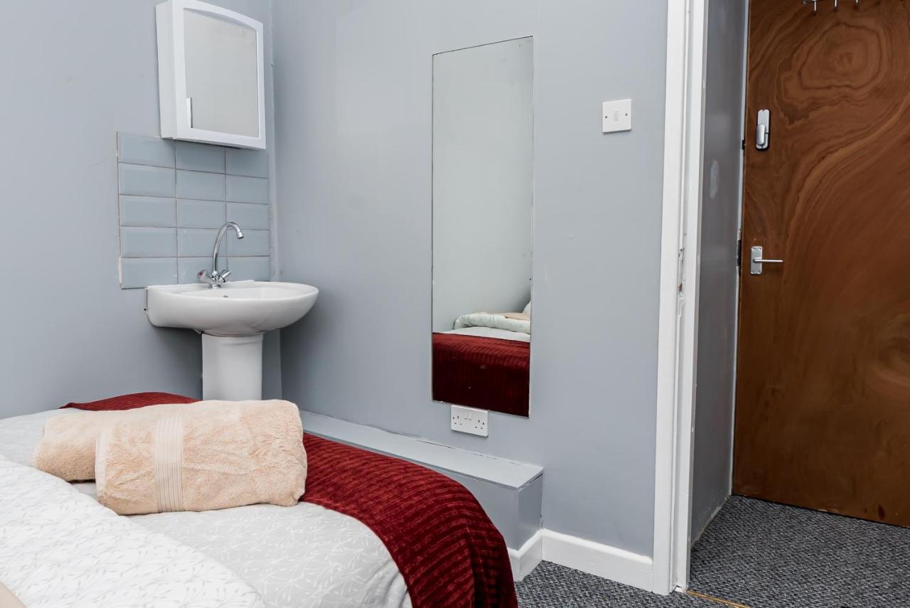 Shirley House 2, Self Catering Guest House, Self Check In, Smart Locks, 10 Min Walk To Southampton General, Aspire And Princess Anne Hospitals, Access To Fully Equipped Kitchen, Excellent Transport Links, Ideal For Longer Stays And Hospital Shifts מראה חיצוני תמונה
