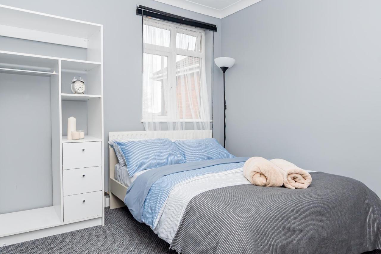 Shirley House 2, Self Catering Guest House, Self Check In, Smart Locks, 10 Min Walk To Southampton General, Aspire And Princess Anne Hospitals, Access To Fully Equipped Kitchen, Excellent Transport Links, Ideal For Longer Stays And Hospital Shifts מראה חיצוני תמונה