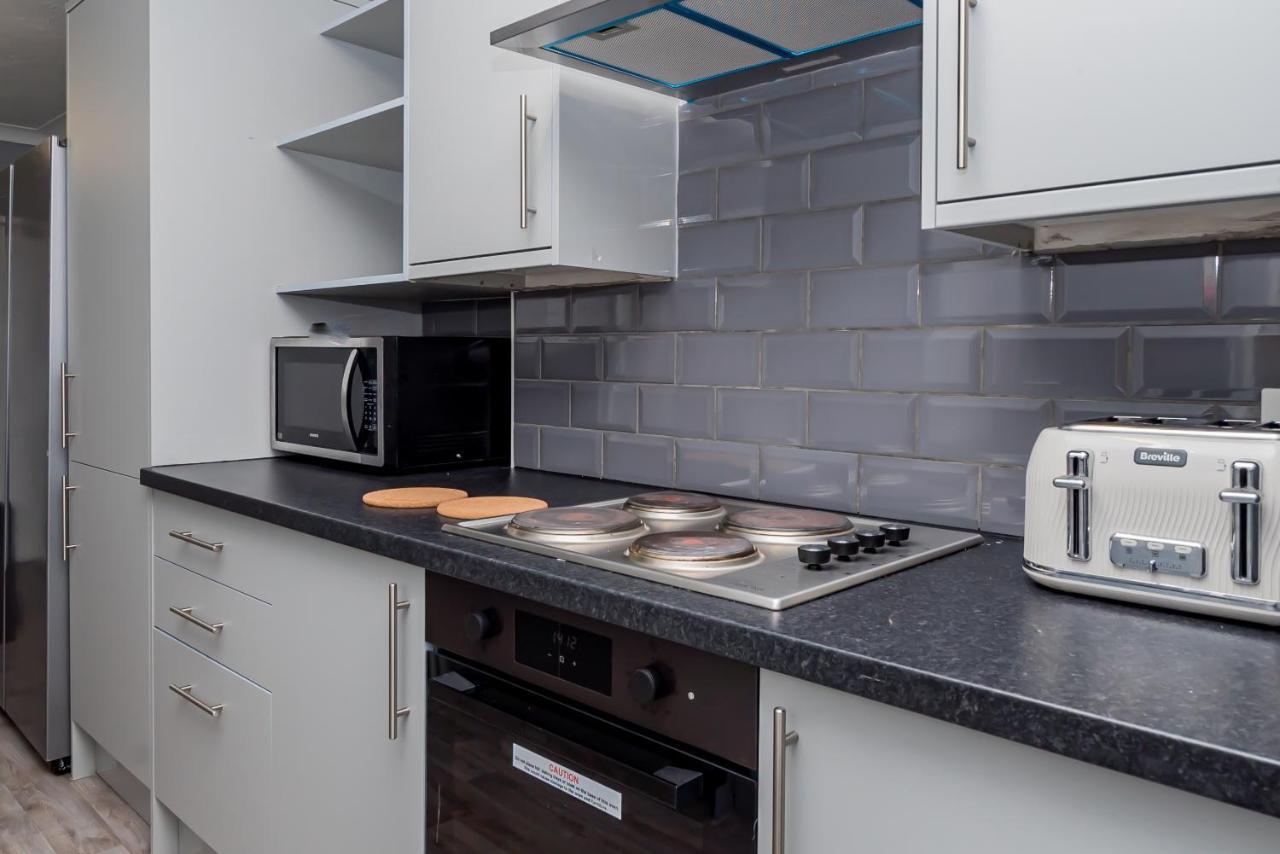 Shirley House 2, Self Catering Guest House, Self Check In, Smart Locks, 10 Min Walk To Southampton General, Aspire And Princess Anne Hospitals, Access To Fully Equipped Kitchen, Excellent Transport Links, Ideal For Longer Stays And Hospital Shifts מראה חיצוני תמונה