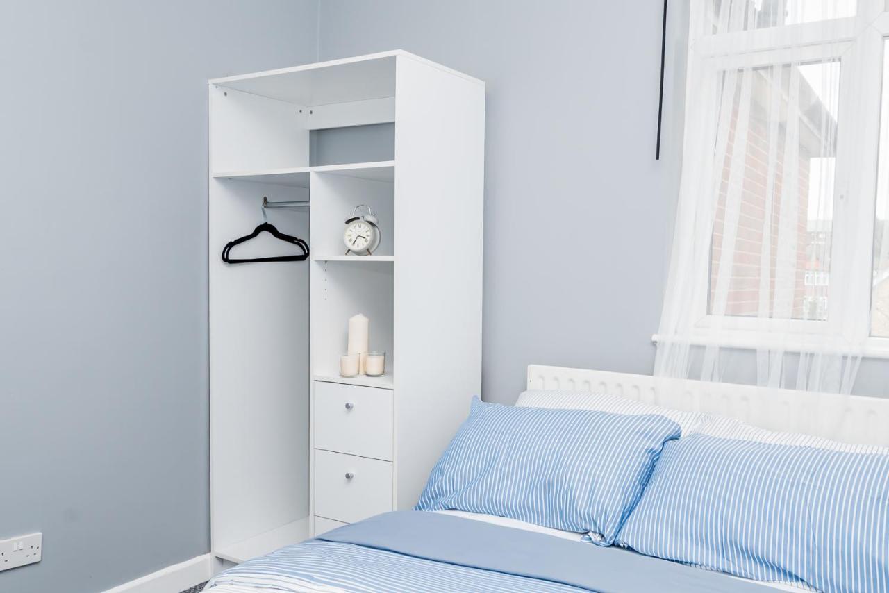Shirley House 2, Self Catering Guest House, Self Check In, Smart Locks, 10 Min Walk To Southampton General, Aspire And Princess Anne Hospitals, Access To Fully Equipped Kitchen, Excellent Transport Links, Ideal For Longer Stays And Hospital Shifts מראה חיצוני תמונה