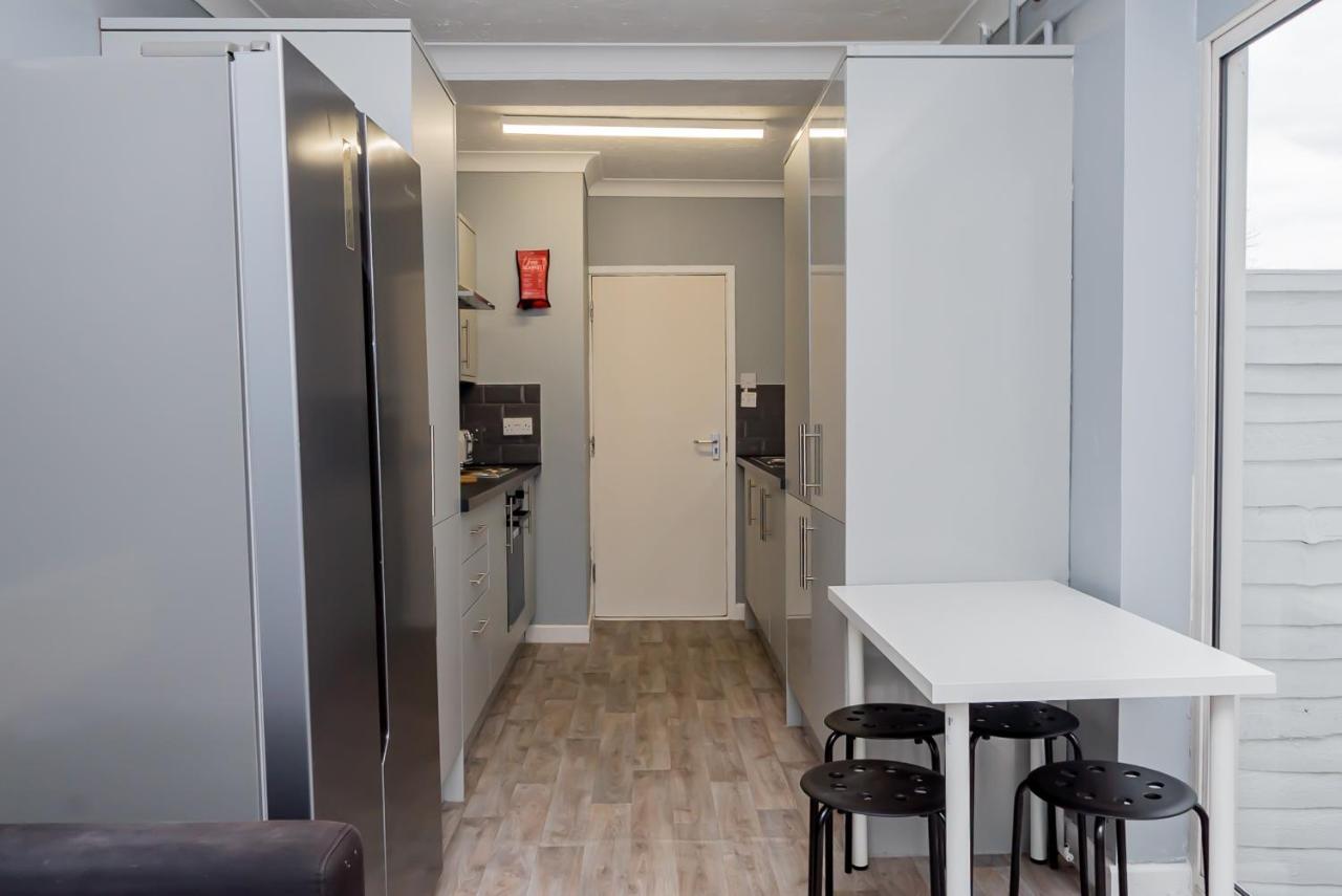 Shirley House 2, Self Catering Guest House, Self Check In, Smart Locks, 10 Min Walk To Southampton General, Aspire And Princess Anne Hospitals, Access To Fully Equipped Kitchen, Excellent Transport Links, Ideal For Longer Stays And Hospital Shifts מראה חיצוני תמונה