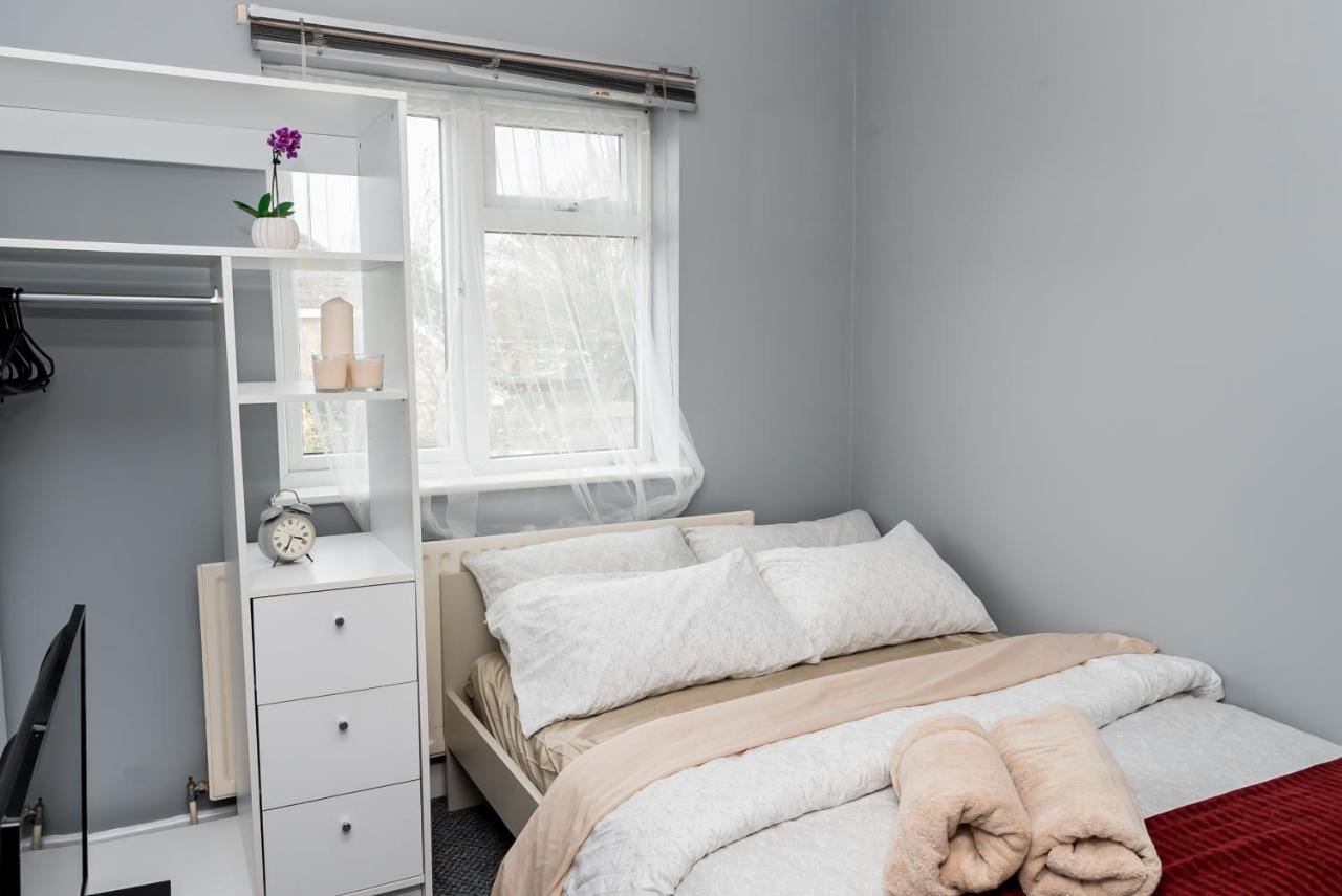 Shirley House 2, Self Catering Guest House, Self Check In, Smart Locks, 10 Min Walk To Southampton General, Aspire And Princess Anne Hospitals, Access To Fully Equipped Kitchen, Excellent Transport Links, Ideal For Longer Stays And Hospital Shifts מראה חיצוני תמונה