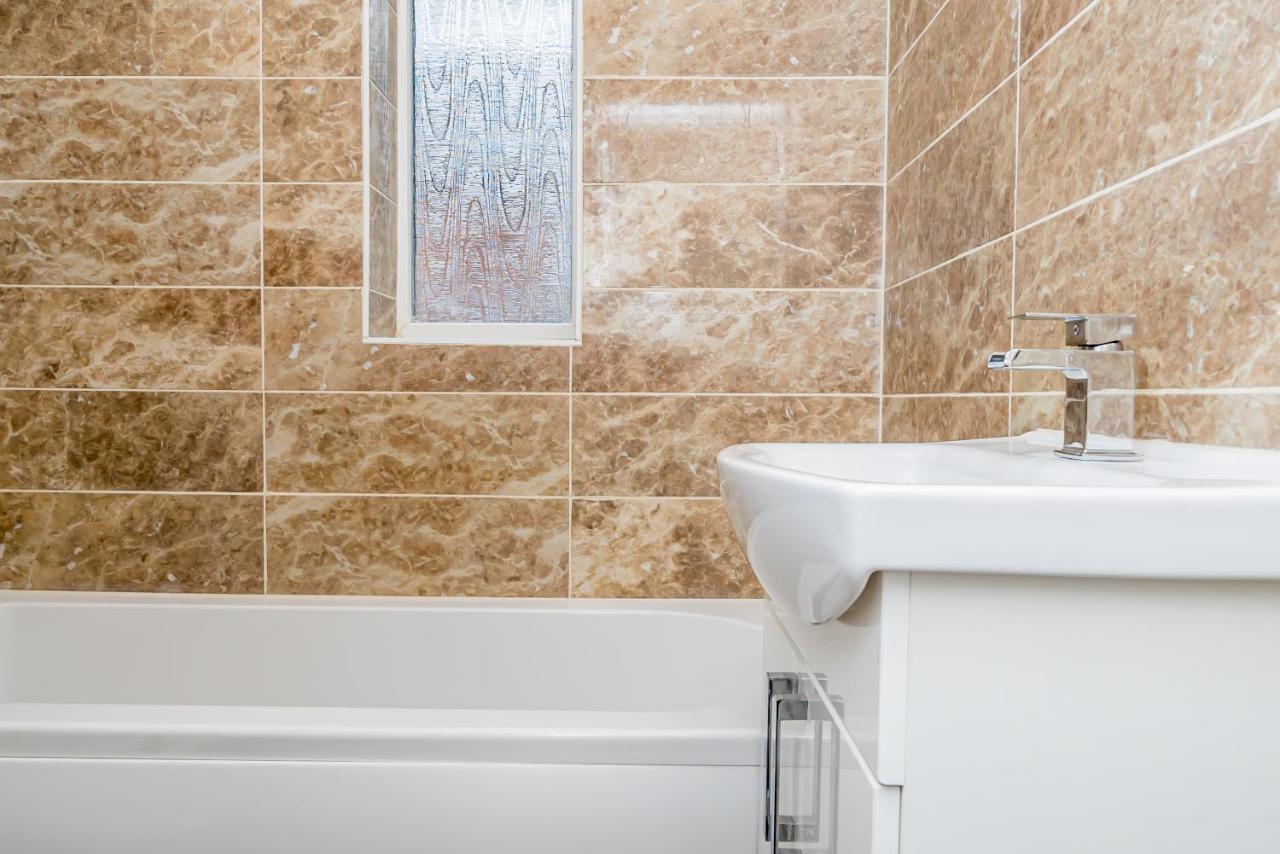 Shirley House 2, Self Catering Guest House, Self Check In, Smart Locks, 10 Min Walk To Southampton General, Aspire And Princess Anne Hospitals, Access To Fully Equipped Kitchen, Excellent Transport Links, Ideal For Longer Stays And Hospital Shifts מראה חיצוני תמונה