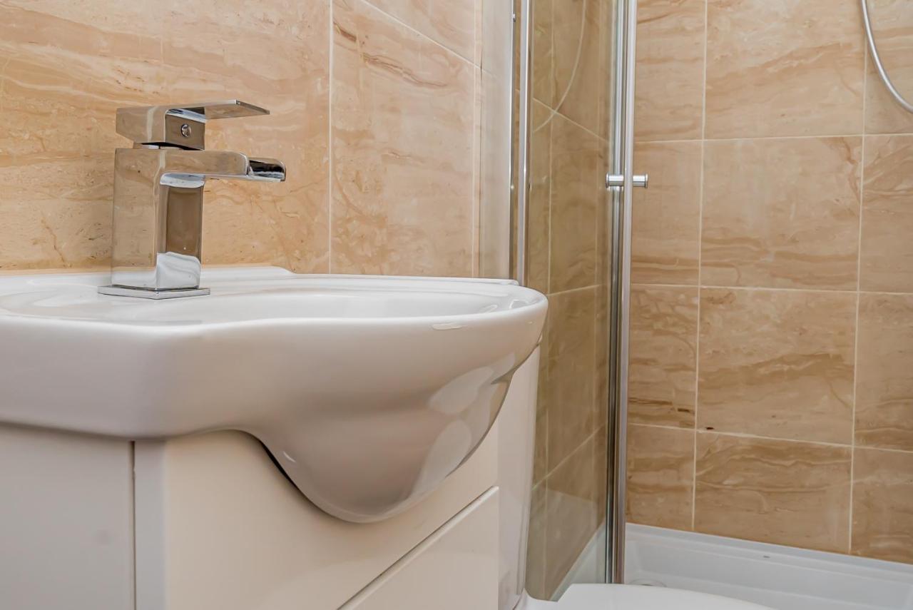 Shirley House 2, Self Catering Guest House, Self Check In, Smart Locks, 10 Min Walk To Southampton General, Aspire And Princess Anne Hospitals, Access To Fully Equipped Kitchen, Excellent Transport Links, Ideal For Longer Stays And Hospital Shifts מראה חיצוני תמונה