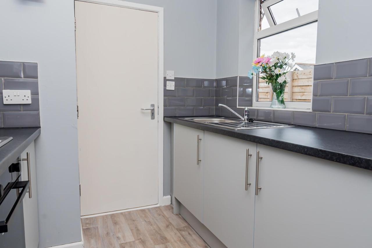 Shirley House 2, Self Catering Guest House, Self Check In, Smart Locks, 10 Min Walk To Southampton General, Aspire And Princess Anne Hospitals, Access To Fully Equipped Kitchen, Excellent Transport Links, Ideal For Longer Stays And Hospital Shifts מראה חיצוני תמונה