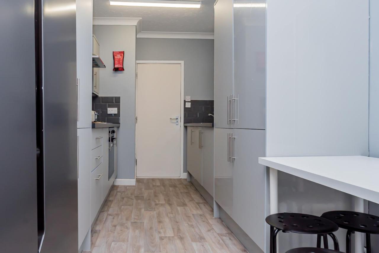 Shirley House 2, Self Catering Guest House, Self Check In, Smart Locks, 10 Min Walk To Southampton General, Aspire And Princess Anne Hospitals, Access To Fully Equipped Kitchen, Excellent Transport Links, Ideal For Longer Stays And Hospital Shifts מראה חיצוני תמונה
