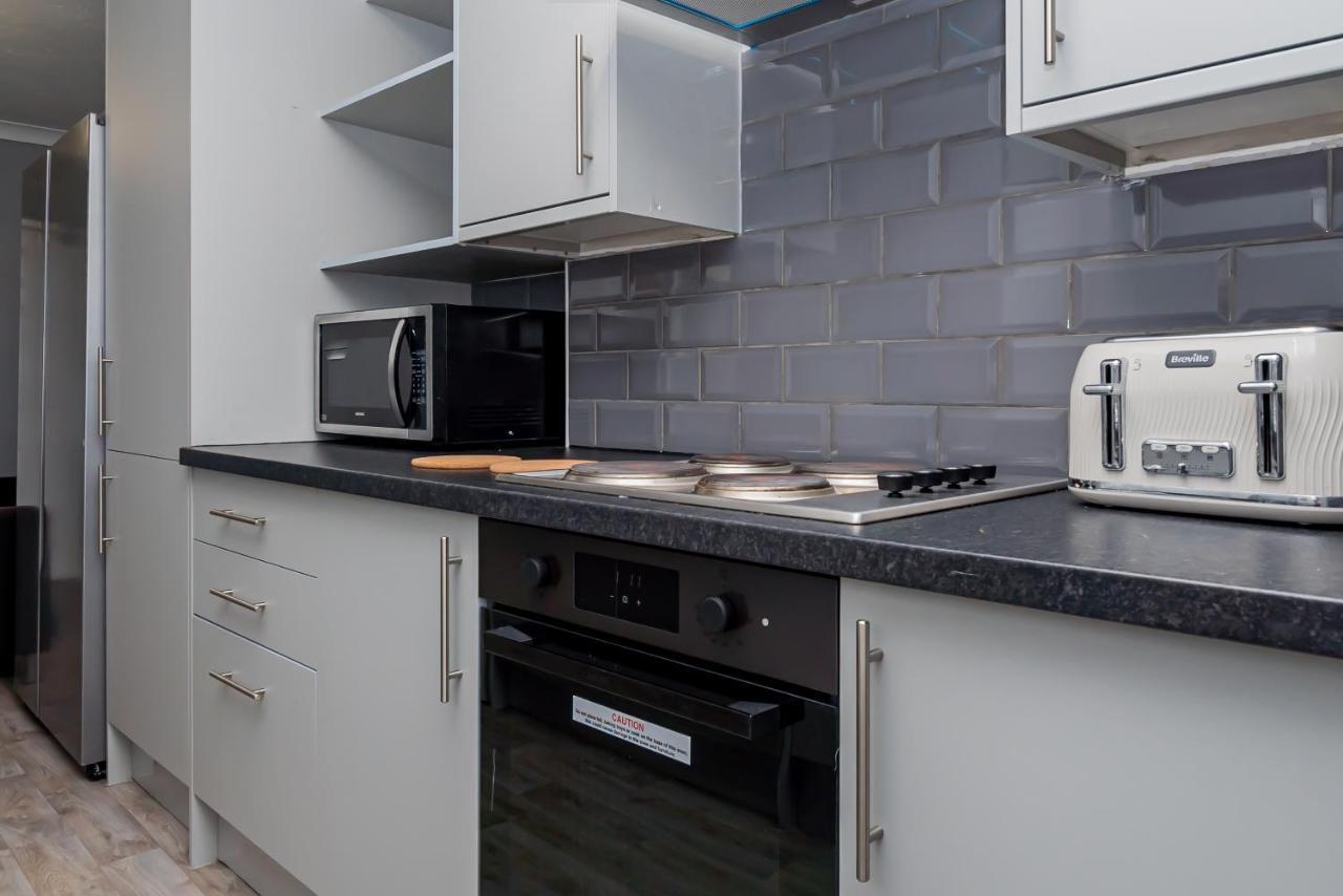 Shirley House 2, Self Catering Guest House, Self Check In, Smart Locks, 10 Min Walk To Southampton General, Aspire And Princess Anne Hospitals, Access To Fully Equipped Kitchen, Excellent Transport Links, Ideal For Longer Stays And Hospital Shifts מראה חיצוני תמונה