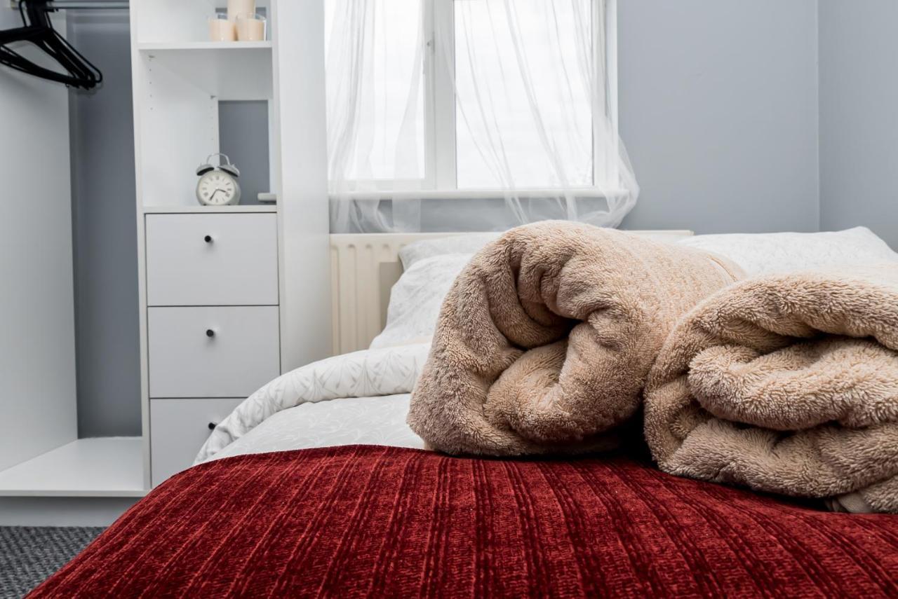 Shirley House 2, Self Catering Guest House, Self Check In, Smart Locks, 10 Min Walk To Southampton General, Aspire And Princess Anne Hospitals, Access To Fully Equipped Kitchen, Excellent Transport Links, Ideal For Longer Stays And Hospital Shifts מראה חיצוני תמונה